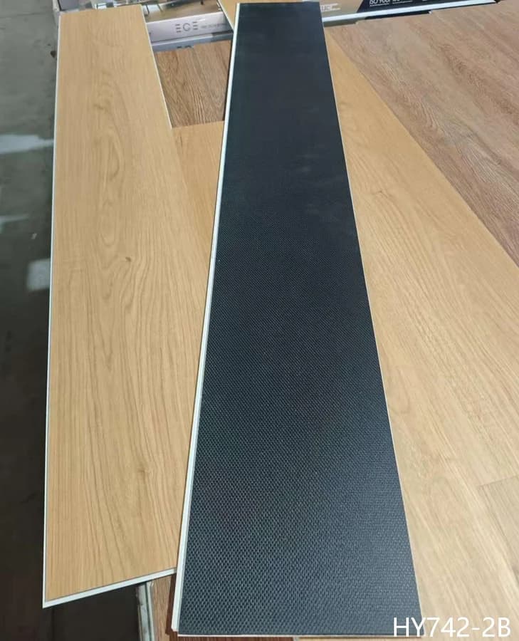 Natural oak SPC flooring plank and attached pad