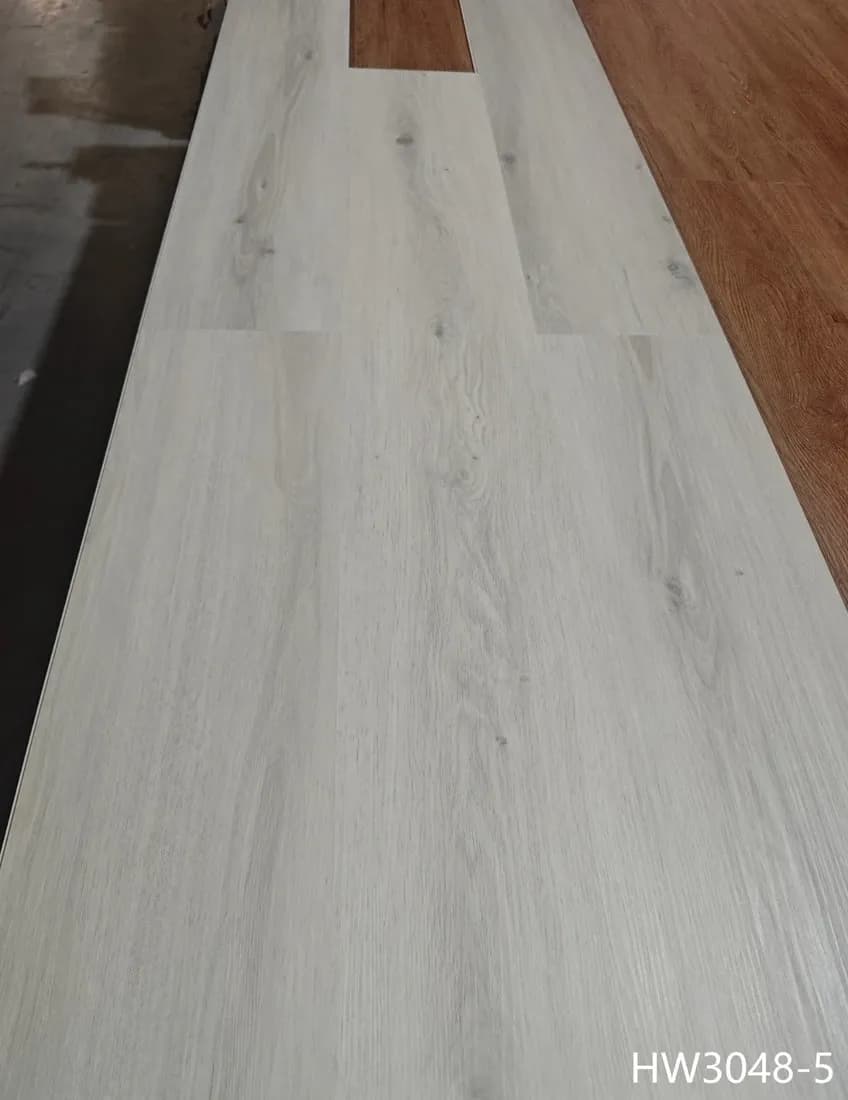 Coastal Ash hybrid flooring colour HW3048-5