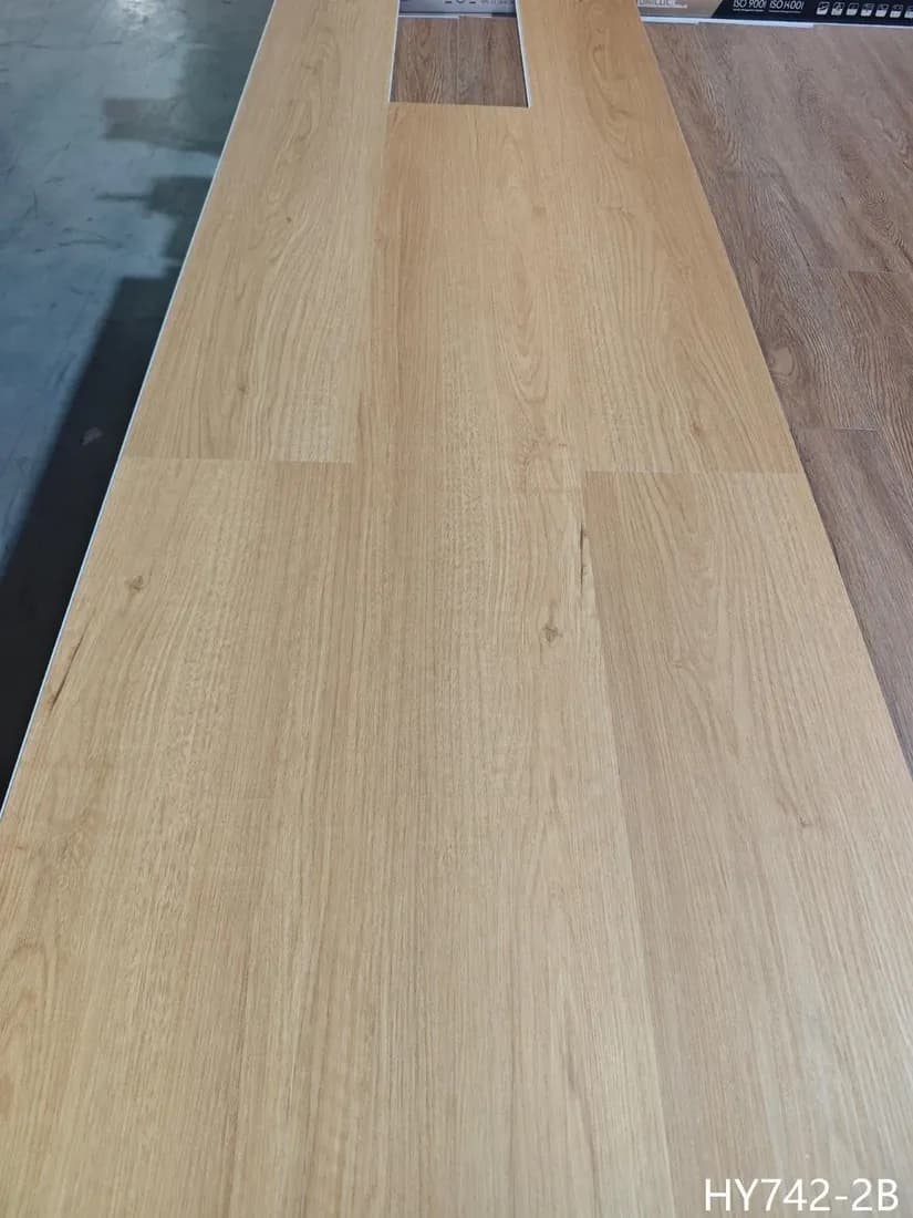 Natural Oak hybrid flooring colour HY742-2B